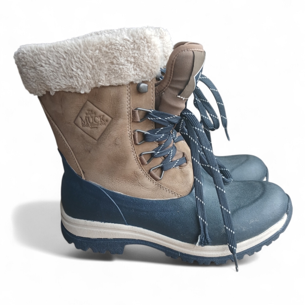 Muck Boots Women's Size 7 with Blue and Tan Design - Picture 3 of 10